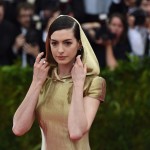 Golden China per Anne Hathaway